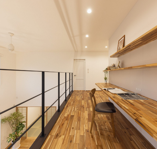 木の温もりあるワークスペース